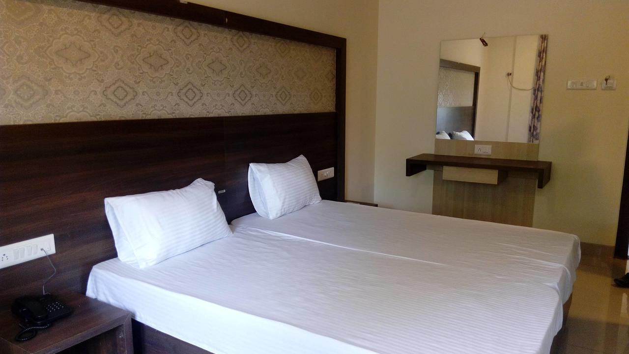 Hotel Veer Residency Panvel Exterior foto
